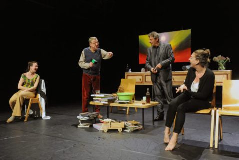 De-God-van-de-Slachting-Toneelgroep-Het-Volk-Foto-Hans-Vissers-691x463