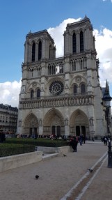 Notre Dame buiten klein