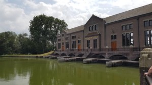 gebouw buitenzijde klein