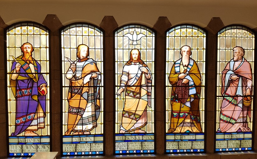 Raadsel opgelost: glas-in-lood raam in mijn kerk samengesteld uit vijf&nbsp;losse